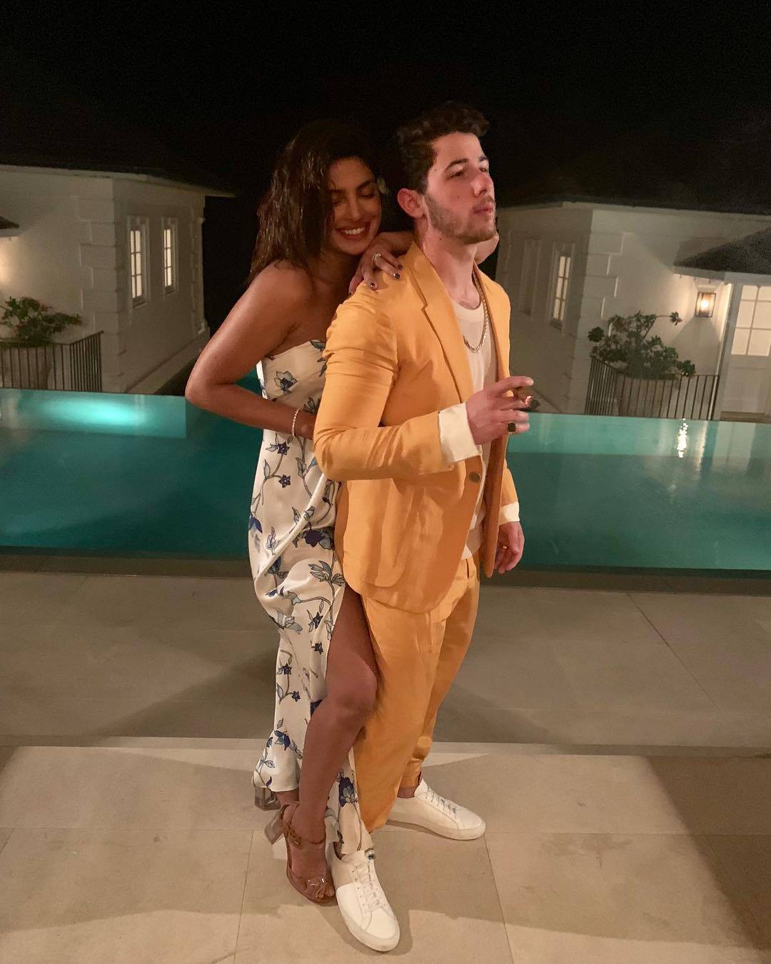 priyanka-chopra-and-nick-jonas-arrive-in-the-caribbean-to-continue-their-honeymoon